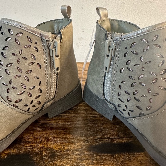 Osh Kosh B’Gosh Toddler Girls Estell Taupe Fashion Boot NWT Various Sizes - Picture 4 of 6